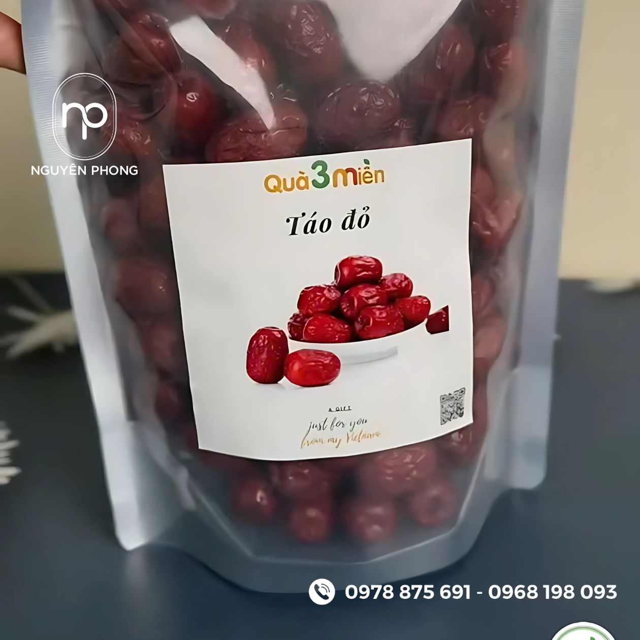 Mẫu tem dán táo đỏ